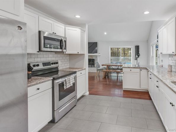 2 Christine Lane, Manorville NY 11949