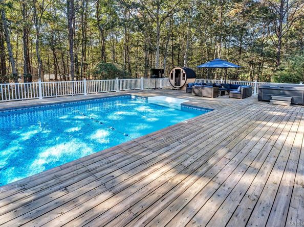 2 Christine Lane, Manorville NY 11949