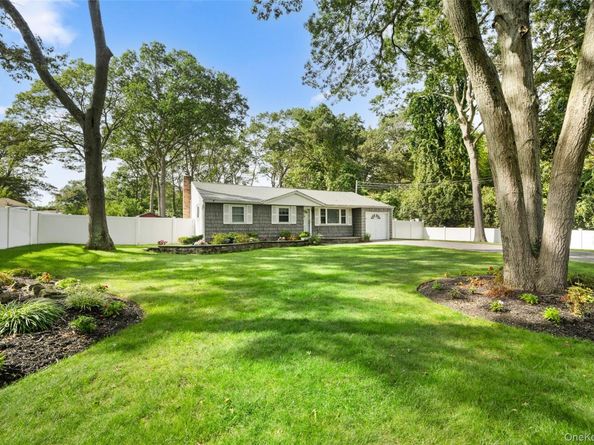 20 MacArthur Boulevard, Hauppauge NY 11788