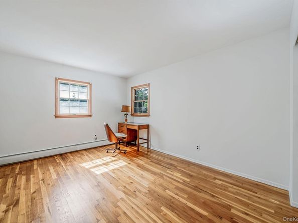 19 Whistler Hill Lane, Huntington NY 11743