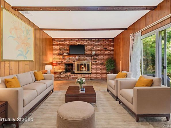 19 Whistler Hill Lane, Huntington NY 11743