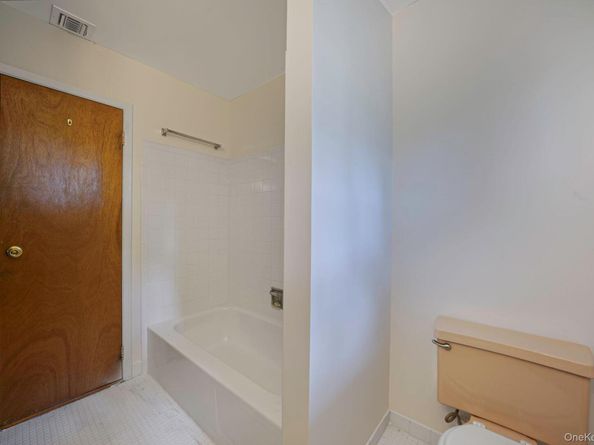 19 Whistler Hill Lane, Huntington NY 11743