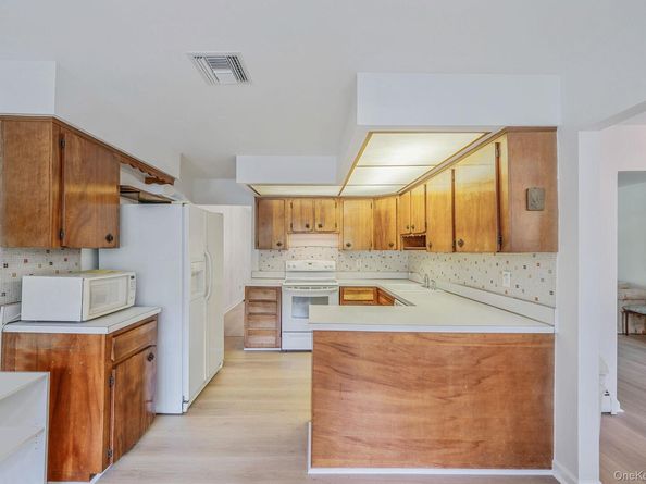 19 Whistler Hill Lane, Huntington NY 11743