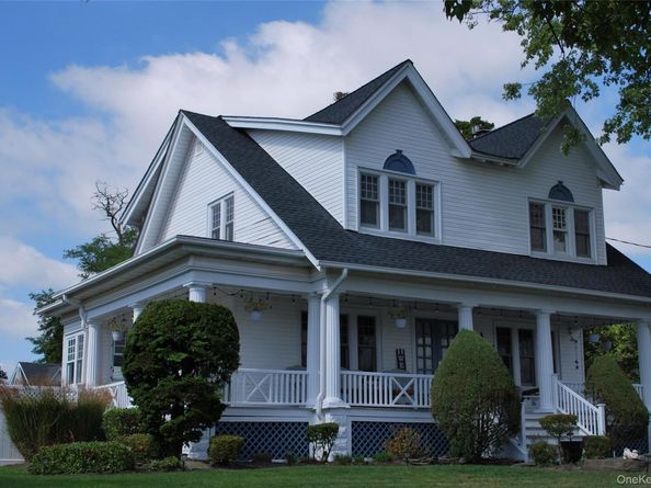 297 Clocks Boulevard, Massapequa NY 11758