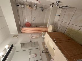 68-05 242nd Street 31A, Little Neck NY 11362