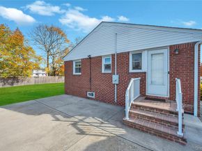 25 Flanders Place, West Babylon NY 11704