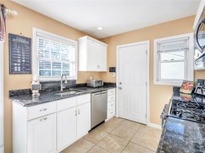 25 Flanders Place, West Babylon NY 11704