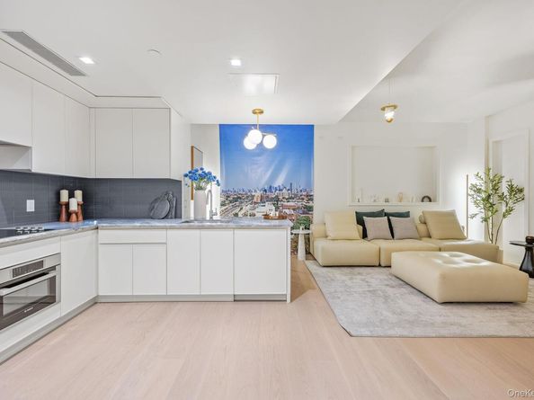 58-01 Queens Boulevard 9A, Woodside NY 11377