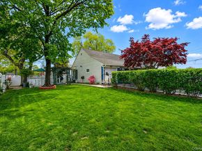 1221 Wantagh Oaks Gate, Wantagh NY 11793
