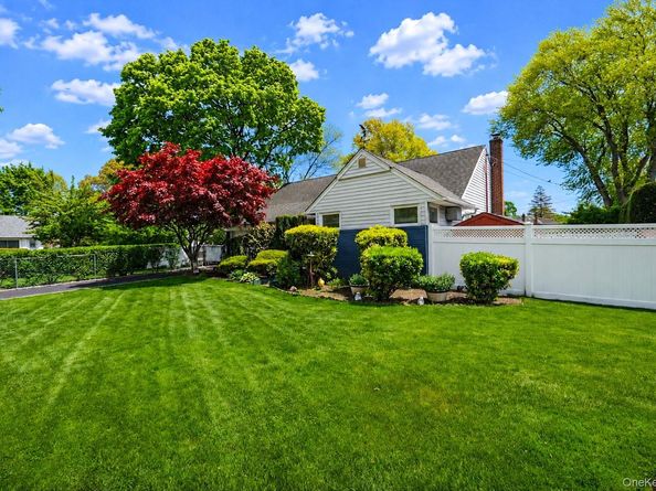 1221 Wantagh Oaks Gate, Wantagh NY 11793