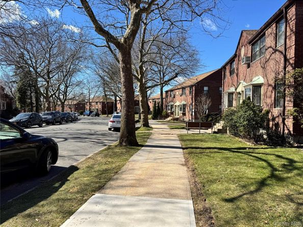 57-41 246TH Crescent Lower, Douglaston NY 11362