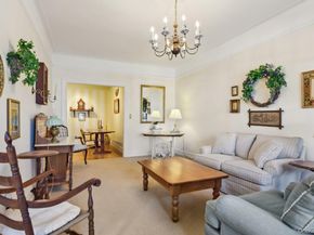 12 Hamilton Place B5, Garden City NY 11530