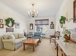 12 Hamilton Place B5, Garden City NY 11530