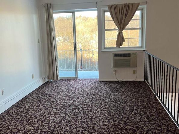 1840 Crompond Road 9B7, Peekskill NY 10566