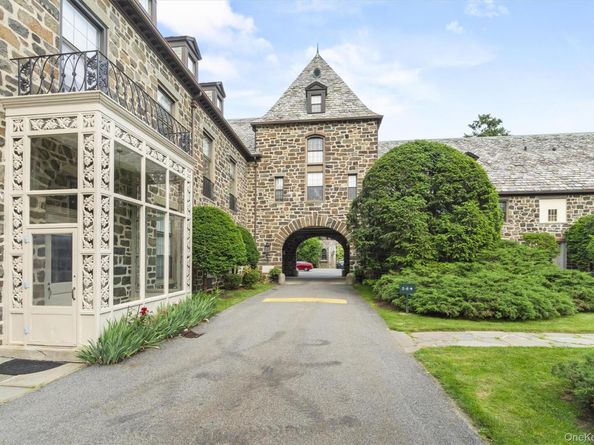 341 Furnace Dock Road 11, Cortlandt Manor NY 10567