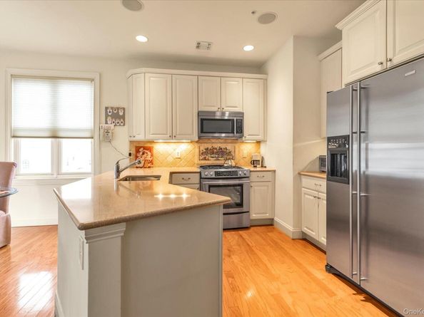 568 Pacing Way 568, Westbury NY 11590