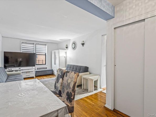 50-21 39th Place 4H, Sunnyside NY 11104