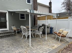 10 Shiloh Court, Coram NY 11727