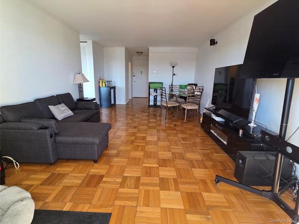 18-15 215th Street 6 C, Bayside NY 11360