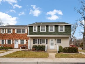 252 Village Drive 252, Hauppauge NY 11788