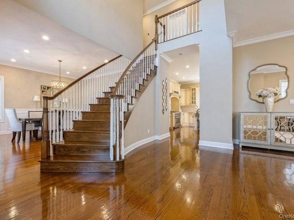 26 The Hemlocks, Roslyn Estates NY 11576