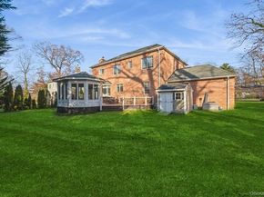 26 The Hemlocks, Roslyn Estates NY 11576