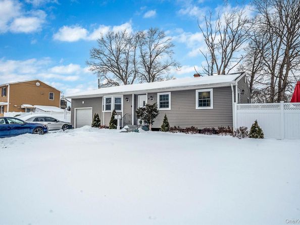 9 Amfer Court, Bay Shore NY 11706