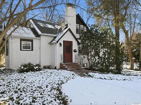 11 Muriel Road, Port Washington NY 11050