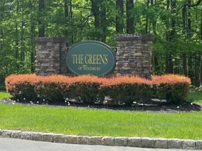 24 Chestnut Lane, Woodbury NY 11797