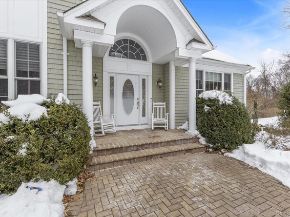 86 Louise Court, Riverhead NY 11901