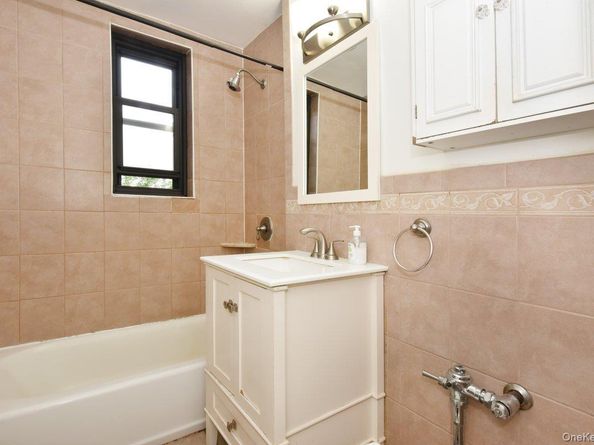 84-01 Main Street 221, Briarwood NY 11435