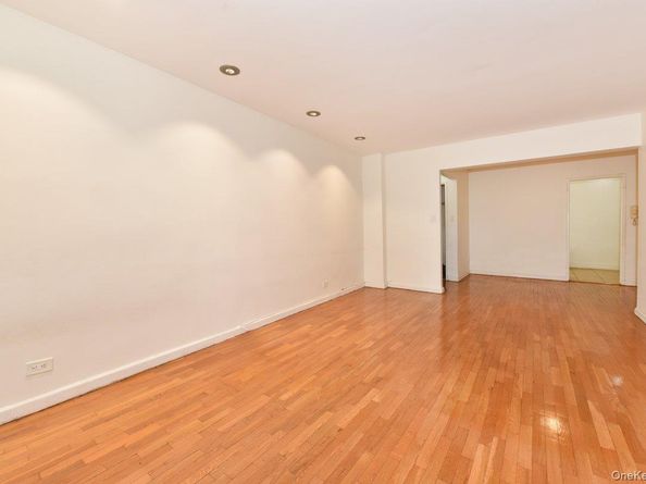 84-01 Main Street 221, Briarwood NY 11435