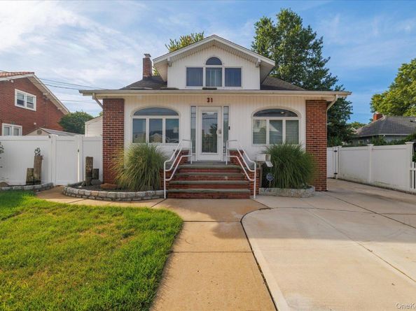 31 Alice Street, Merrick NY 11566