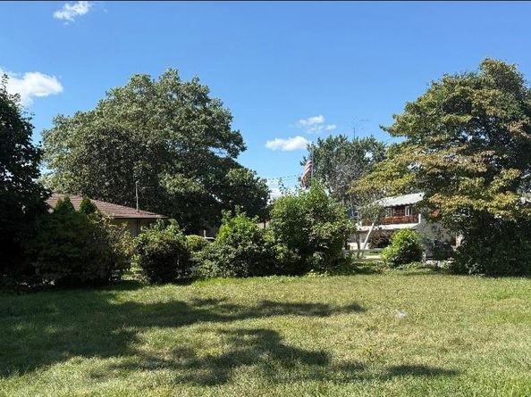 109 Cherry Drive W, Plainview NY 11803