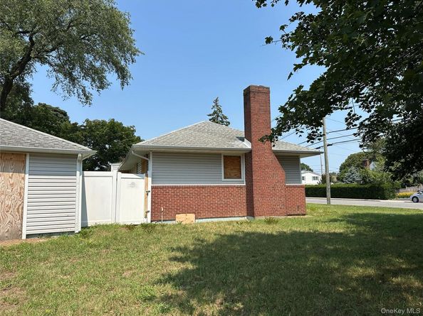 2766 Woods Avenue, Oceanside NY 11572