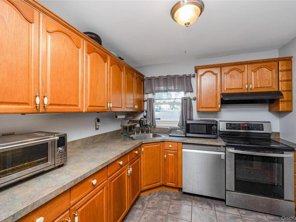 16 Hillside Road, Farmingville NY 11738