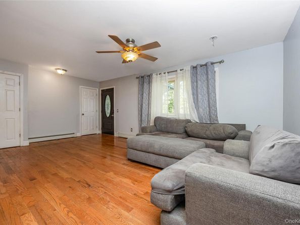 16 Hillside Road, Farmingville NY 11738
