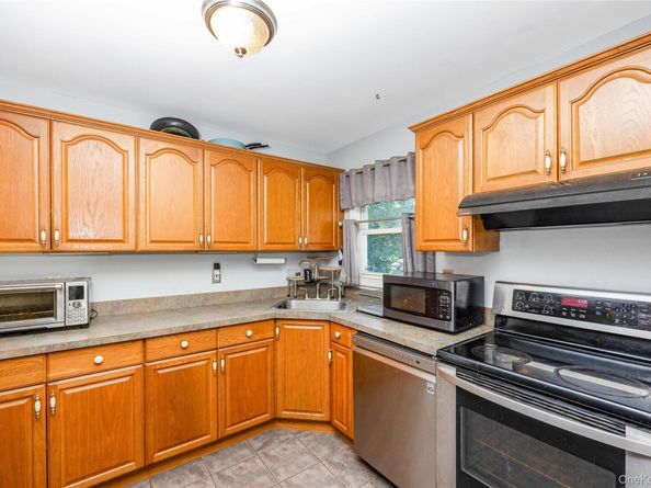 16 Hillside Road, Farmingville NY 11738