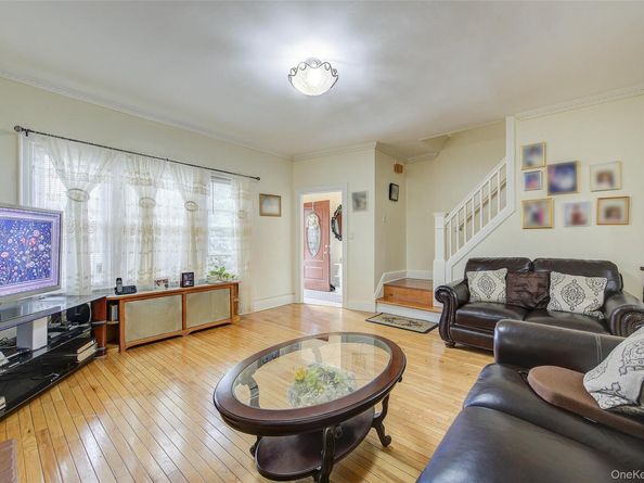 161-10 84th Road, Jamaica Hills NY 11432