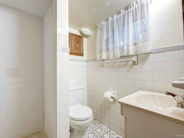 161-10 84th Road, Jamaica Hills NY 11432