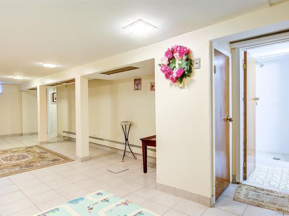 161-10 84th Road, Jamaica Hills NY 11432