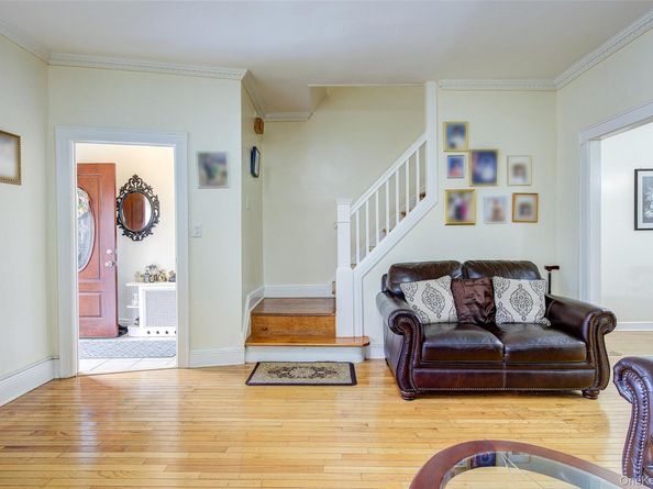 161-10 84th Road, Jamaica Hills NY 11432