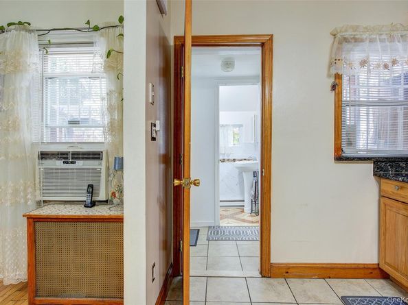 161-10 84th Road, Jamaica Hills NY 11432