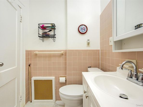 161-10 84th Road, Jamaica Hills NY 11432