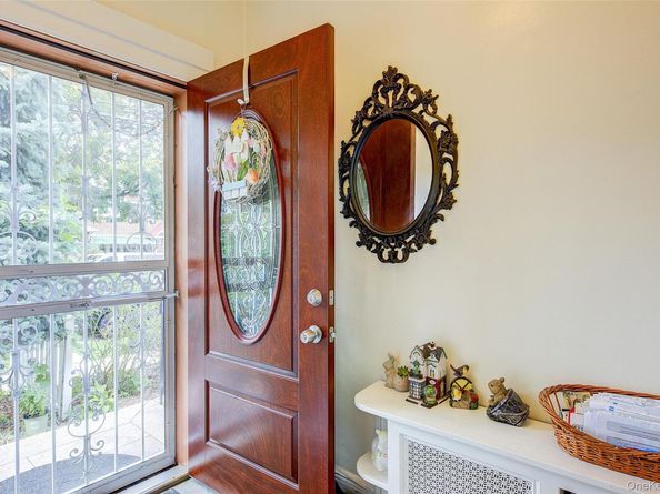 161-10 84th Road, Jamaica Hills NY 11432