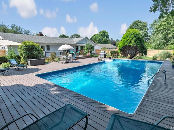 925 Theresa Drive, Mattituck NY 11952