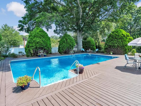 925 Theresa Drive, Mattituck NY 11952