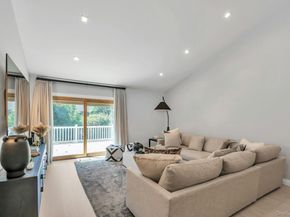 211 Hornbill Drive, Manhasset NY 11030