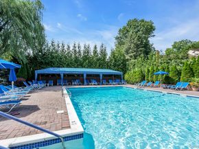 211 Hornbill Drive, Manhasset NY 11030