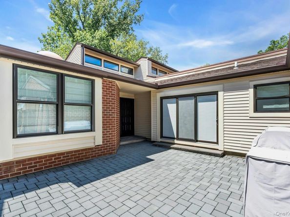 211 Hornbill Drive, Manhasset NY 11030